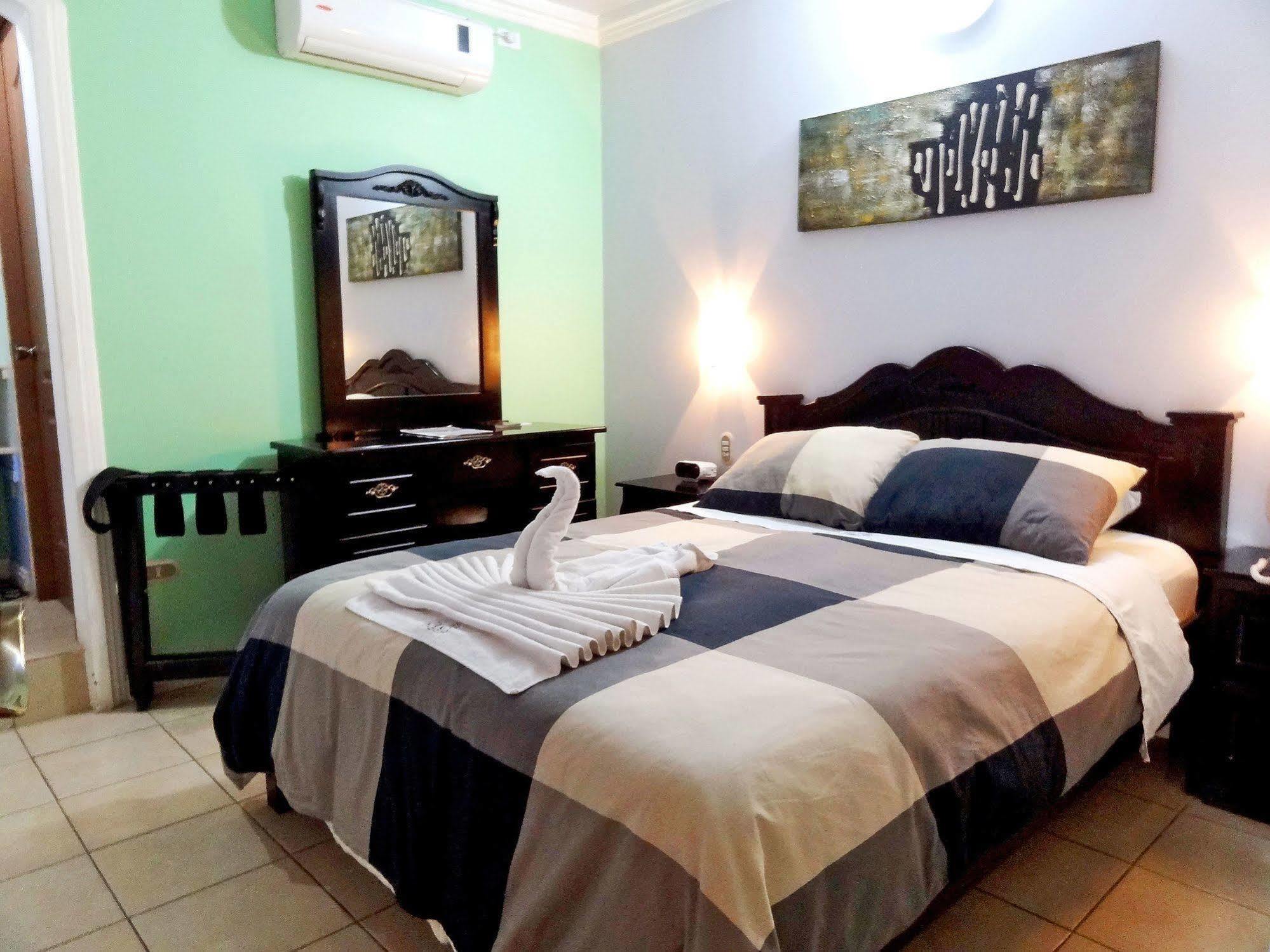 Hotel Eskalima Alajuela Extérieur photo